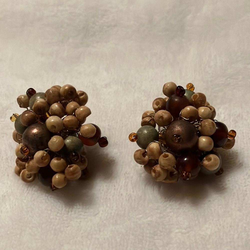 Vintage Beaded 1950’s clip on earrings. Earth tones.